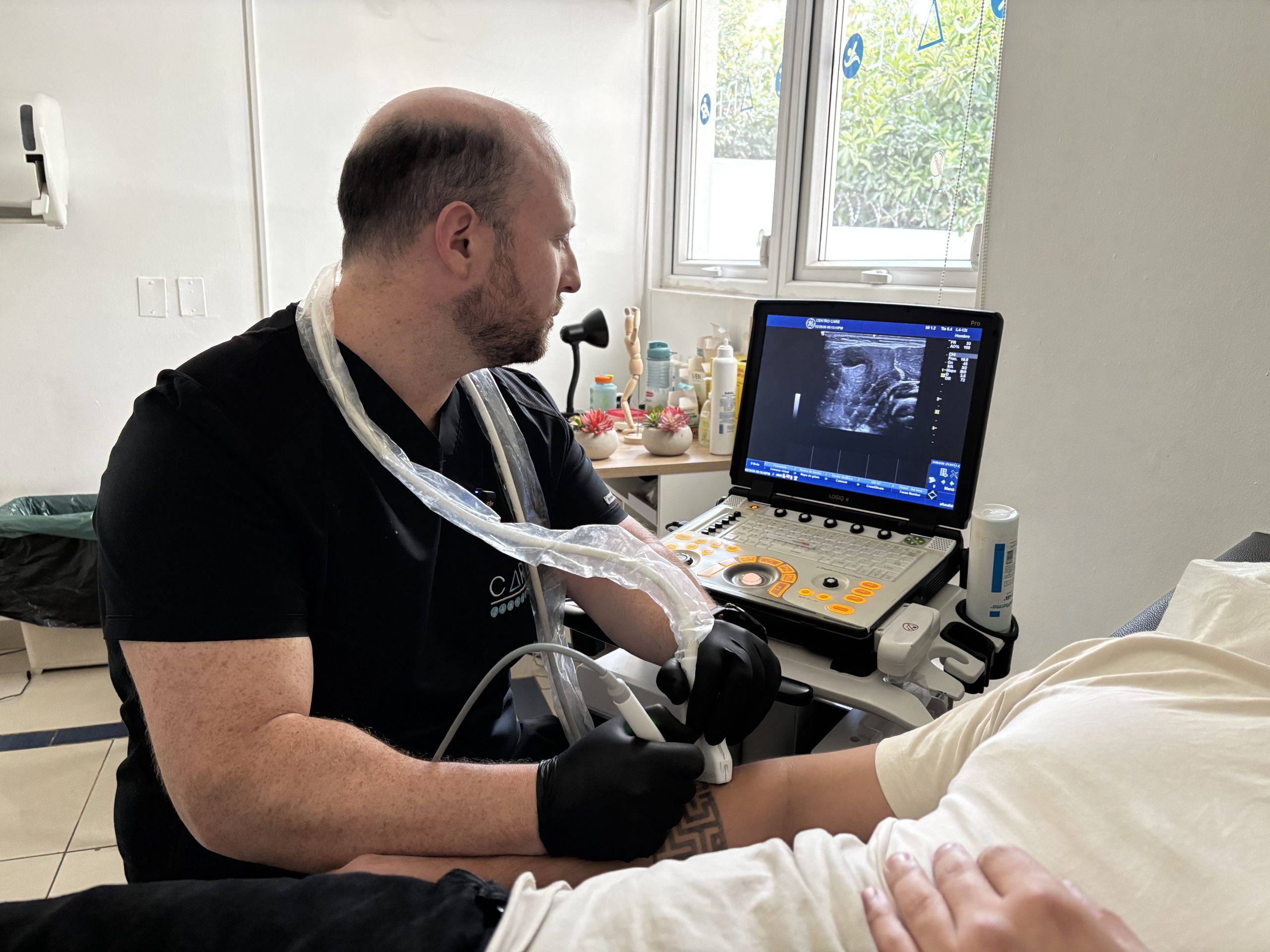 Sesión de fisioterapia invasiva